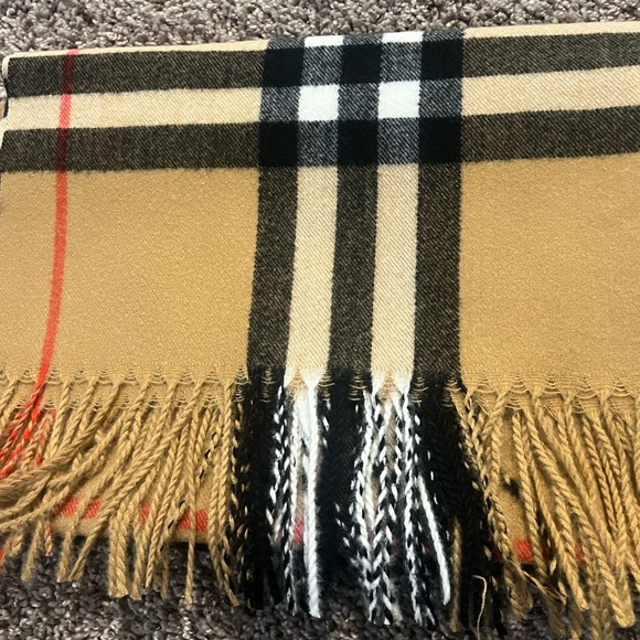 Cashmere Feel Scarf Unisex Elegant and Classic Design Shawl - Picture 2 of 3